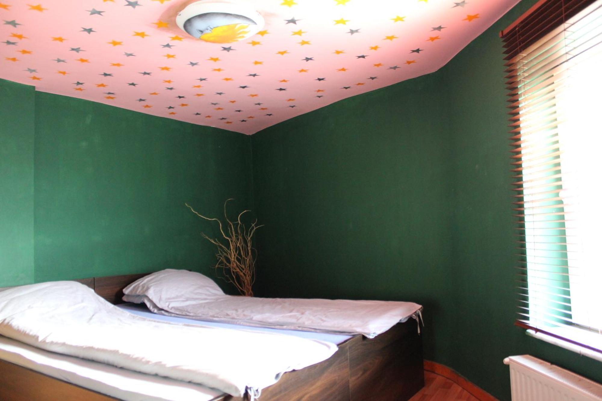 Fun House Hostel Bukares Bagian luar foto