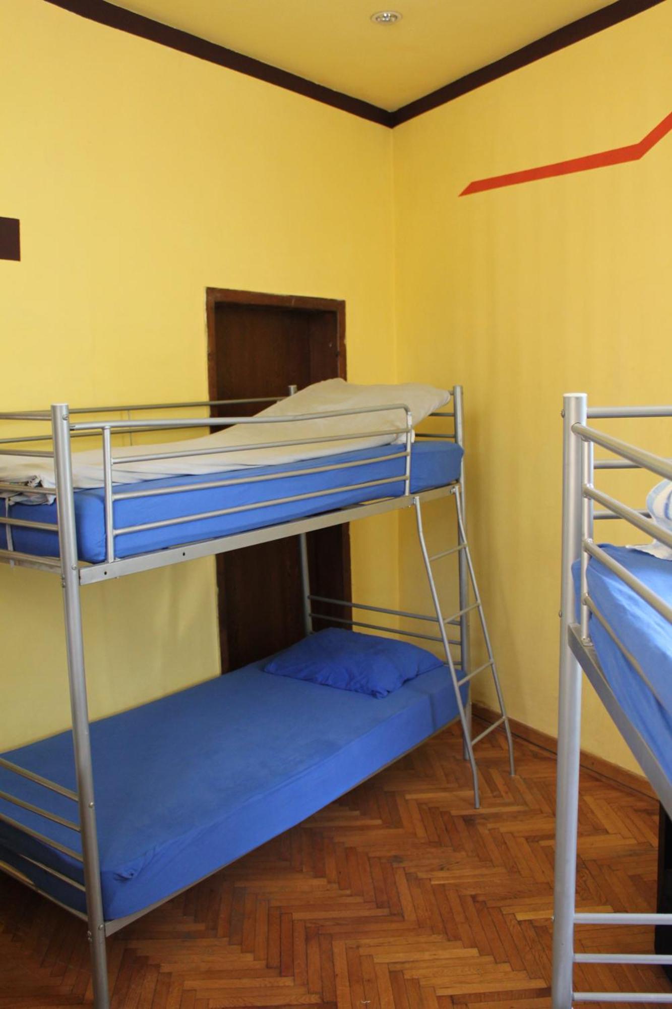 Fun House Hostel Bukares Bagian luar foto