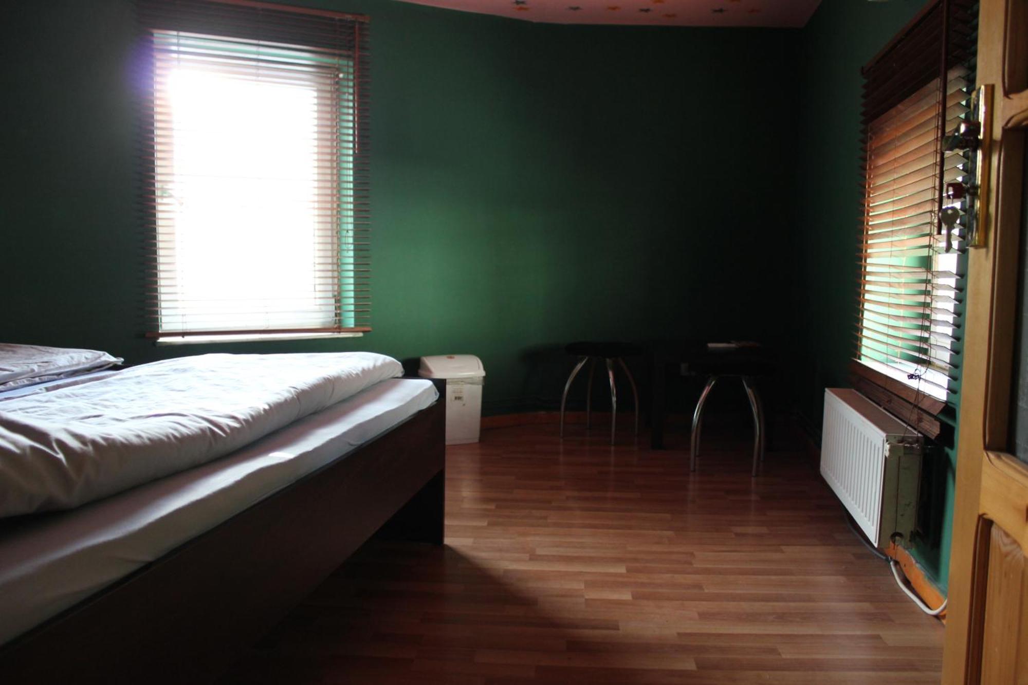 Fun House Hostel Bukares Bagian luar foto