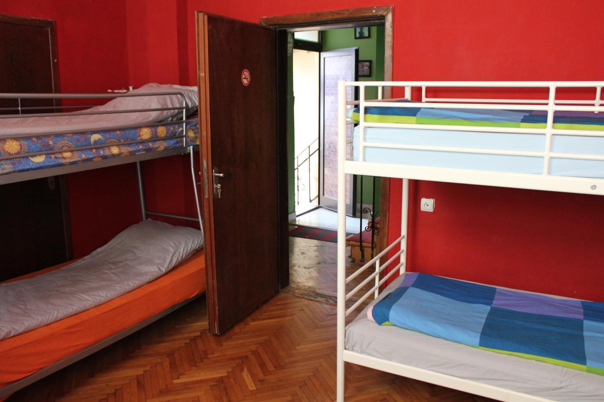 Fun House Hostel Bukares Bagian luar foto
